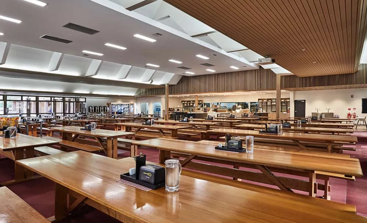 TKS_Facility_SeniorSchool_DiningHall_1000x692