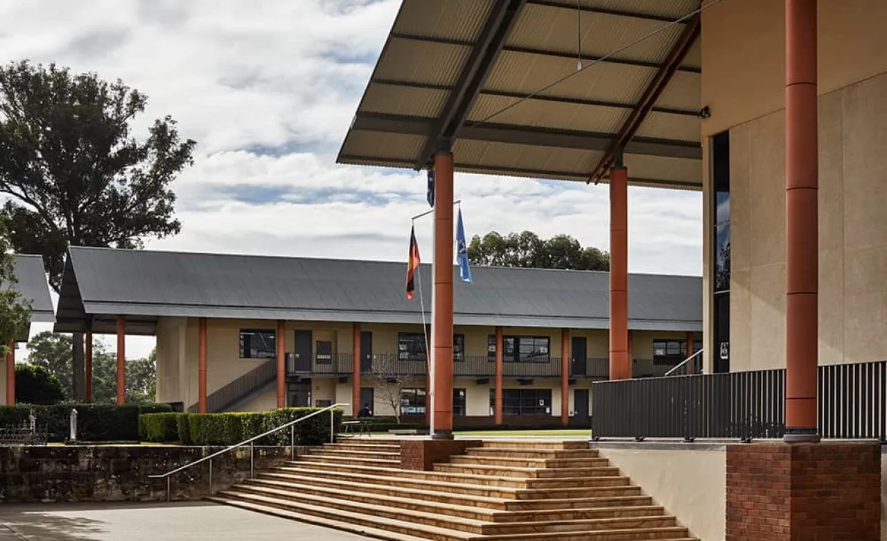 TKS_Facility_SeniorSchool_NorthWalk_1000x692