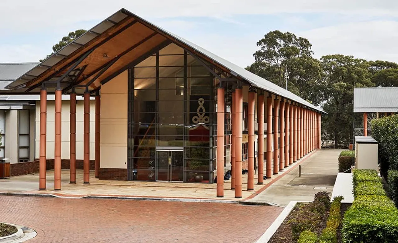 TKS_Facility_SeniorSchool_Reception_1000x692